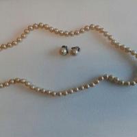 ANTICA PARURE FORMATA DA COLLANA E ORECCHINI IN PE