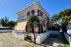 PORZIONE DI BIFAMILIARE A CASTELLABATE