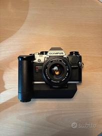 Olympus OM10 con corredo, winder e documenti