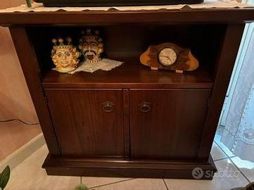 porta  TV  in arte povera 