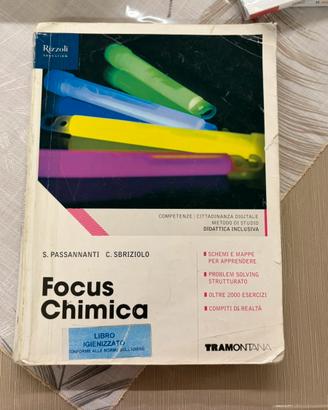 Libro di chimica