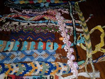24 braccialetti in macramè usati e non