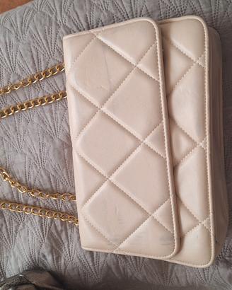 borsa beige con catena 