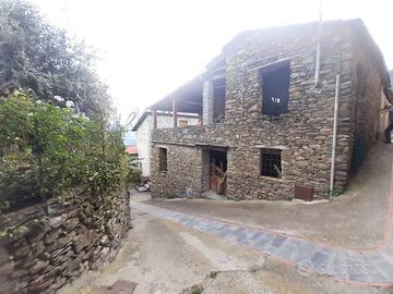 Rustico / Casale di 120 m² con 5 locali e box auto