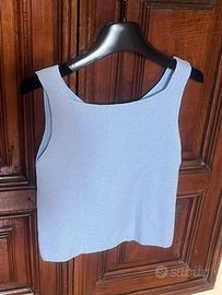 Top a maglia azzurro scollo V/ quadrato