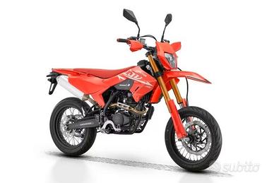 Moto Qj Motor COV 125 Motard NUOVO