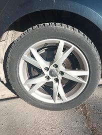 Cerchi in lega originali Audi con gomme invernali