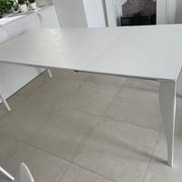 tavolo soggiorno/cucina più 4 sedie