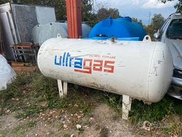 Serbatoio gas , acqua , conpressore aria