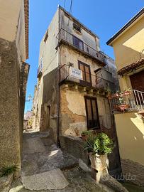 Casa da ristrutturare centro storico Paola
