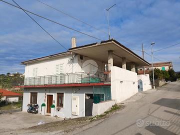 4 LOCALI A AGROPOLI