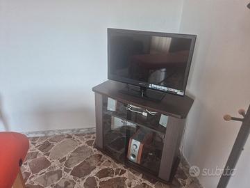 Mobile porta tv e tv Hannspree da 32"