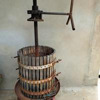 Torchio antico per uva