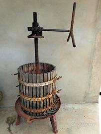 Torchio antico per uva