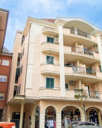 2 LOCALI A TORTORETO