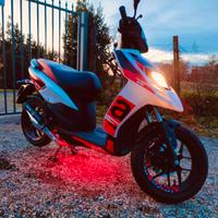 Aprilia Sr 50 Motard +casco incluso