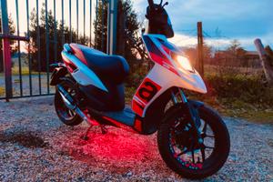 Aprilia Sr 50 Motard +casco incluso