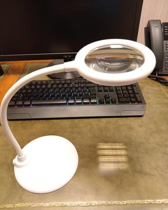 lampada con lente da tavolo