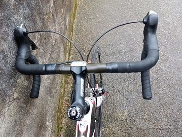 bici da strada in carbonio