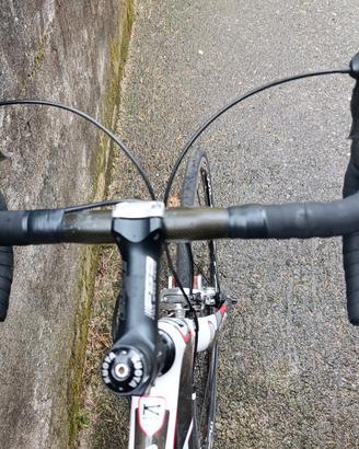 bici da strada in carbonio