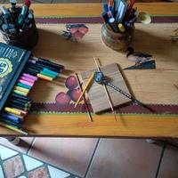 tavolino in legno con due panche