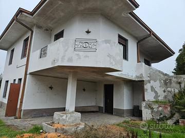 Villa bifiamiliare fine anni 90