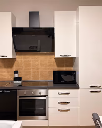 Cucina completa di elettrodomestici