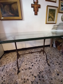 Tavolo con piano in cristallo