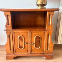 Armadietto con ruote, due ante e uno scaffale