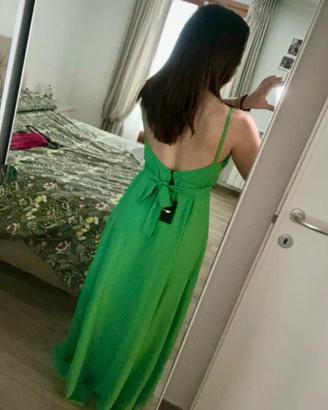 Abito lungo verde da cerimonia o da sera.