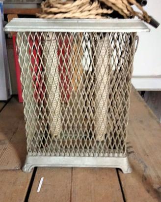 Antico termosifone scaldino radiatore elettrico