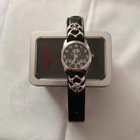 Orologio da polso con teschio e dettagli tribali