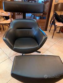 poltrona Auckland Cassina con poggiapiedi, nera