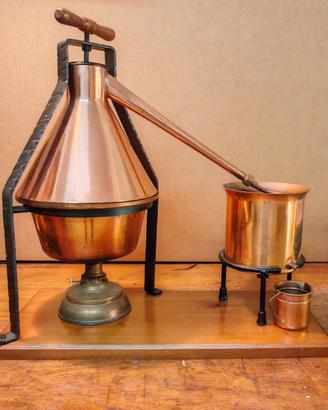 Alambicco distillatore in rame