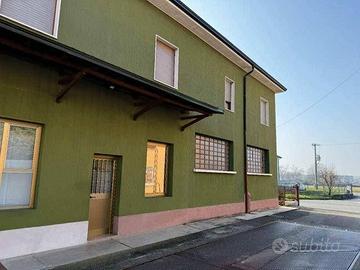 Immobile in asta di 269 m² con 5 locali e box auto