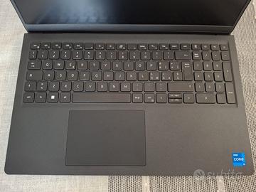 Portatile Dell 15 Intel Core i5-1334U, 16GB RAM