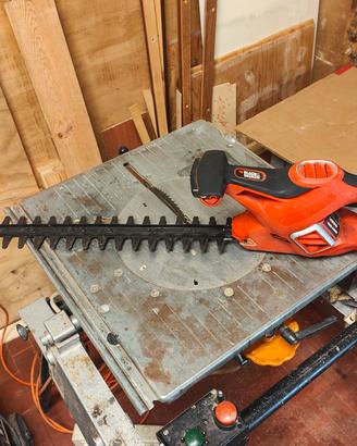 TOSASIEPI BLACK & DECKER 