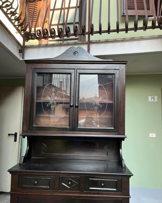 Credenza antica in larice