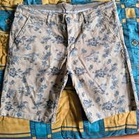 Pantaloncini bermuda corti con tasche a fiori 