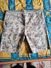 Pantaloncini bermuda corti con tasche a fiori 