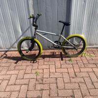 Bmx con ruote verdi