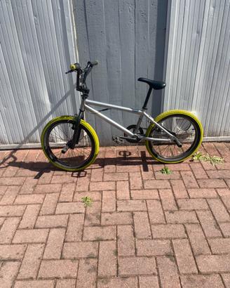 Bmx con ruote verdi