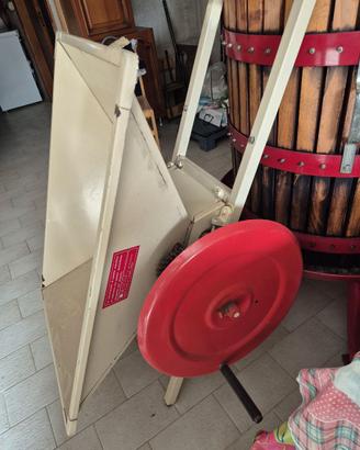 Pigiatrice a mano per uva tramoggia 55x85 