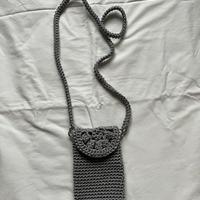 Portacellulare in cordino fatto a mano