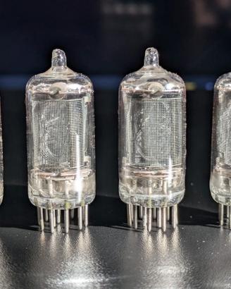 4 valvole Raytheon Datavue: 3 CK1916 + 1 CK1918