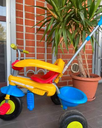 Triciclo con asta 