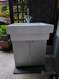 Lavabo con rubinetto e mobile ribassato a 130 €
