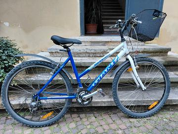 Mountain bike usata da donna