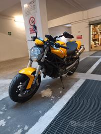 Ducati Monster 696
