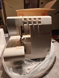 Macchina taglia e cuci Singer